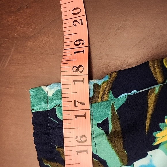 Talbots Petite Tropical Print pull on pants LP - Picture 7 of 8